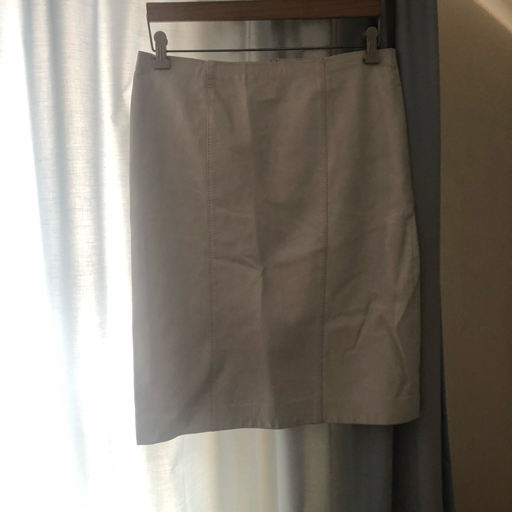 🌸🌸White leather skirt